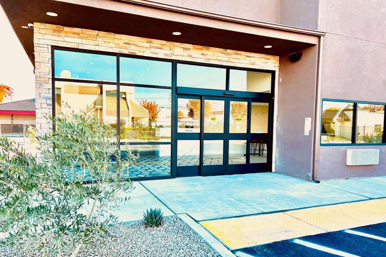 Hotel Ramada By Wyndham Modesto Yosemite Area Exteriér fotografie