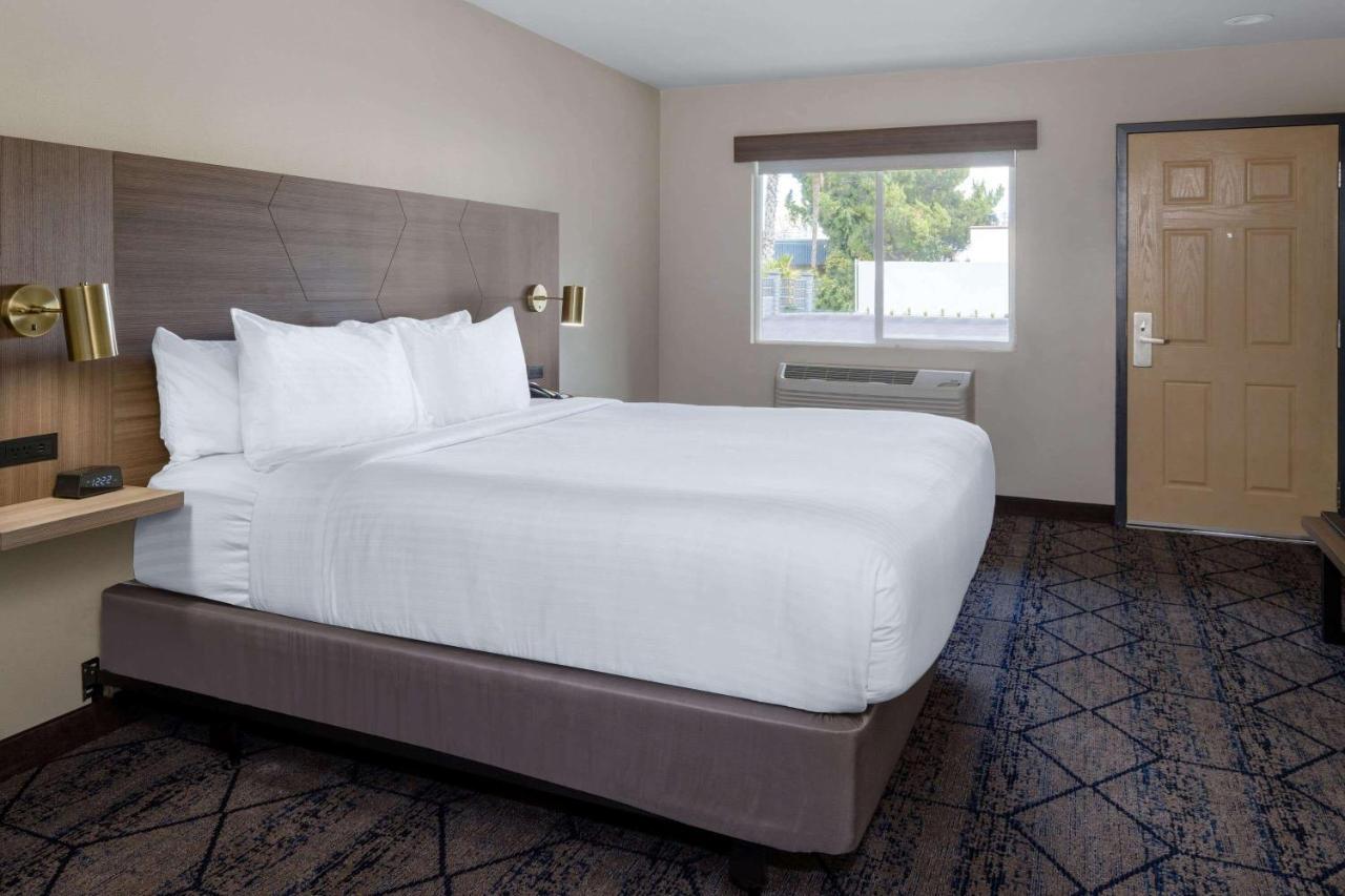 Hotel Ramada By Wyndham Modesto Yosemite Area Exteriér fotografie