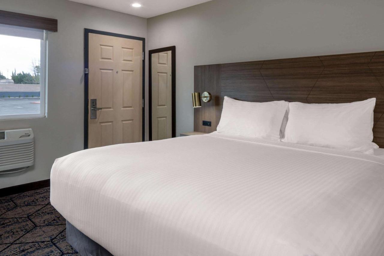 Hotel Ramada By Wyndham Modesto Yosemite Area Exteriér fotografie