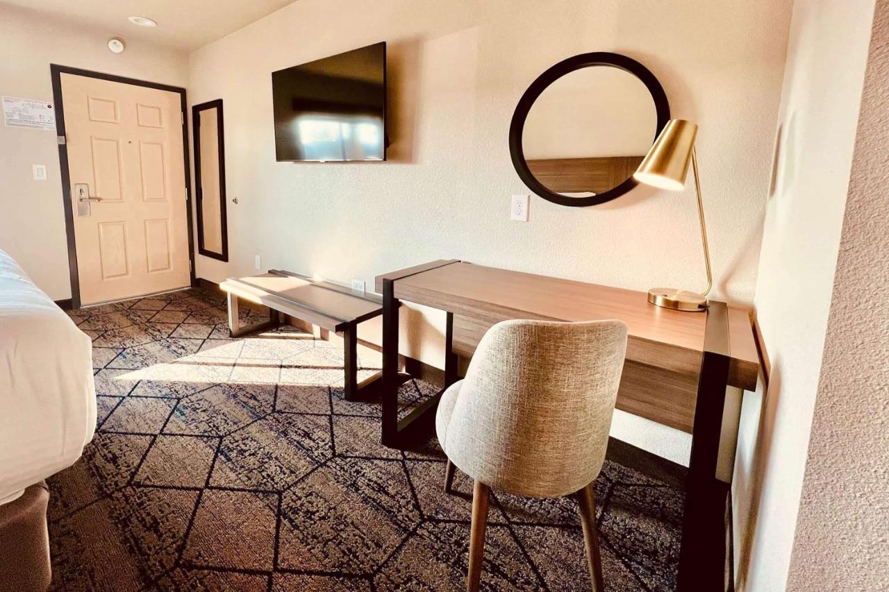Hotel Ramada By Wyndham Modesto Yosemite Area Exteriér fotografie