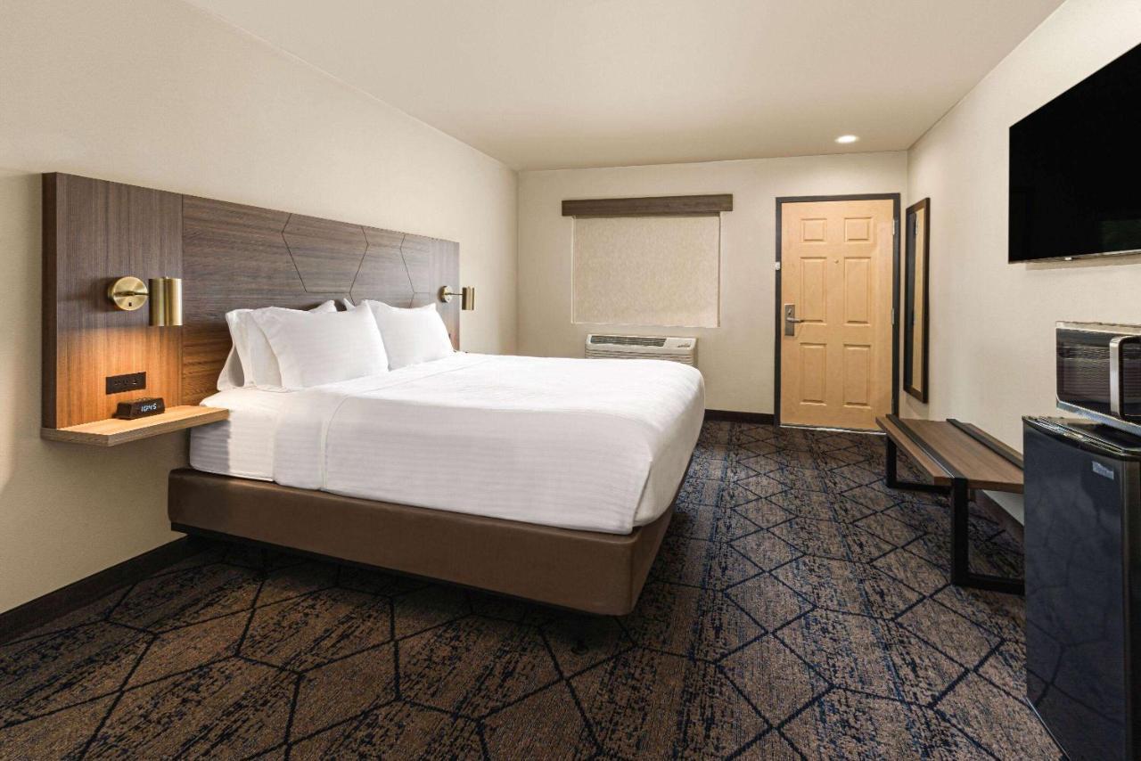 Hotel Ramada By Wyndham Modesto Yosemite Area Exteriér fotografie