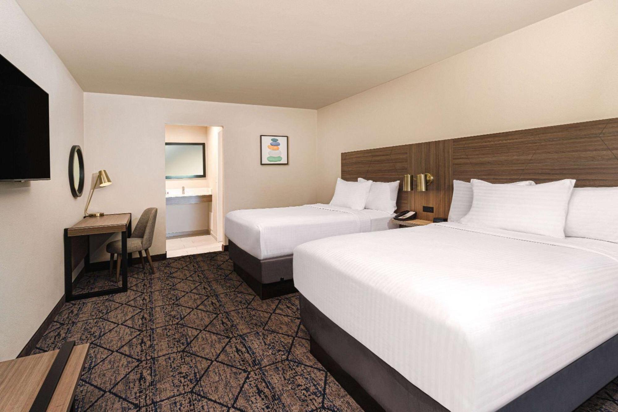 Hotel Ramada By Wyndham Modesto Yosemite Area Exteriér fotografie