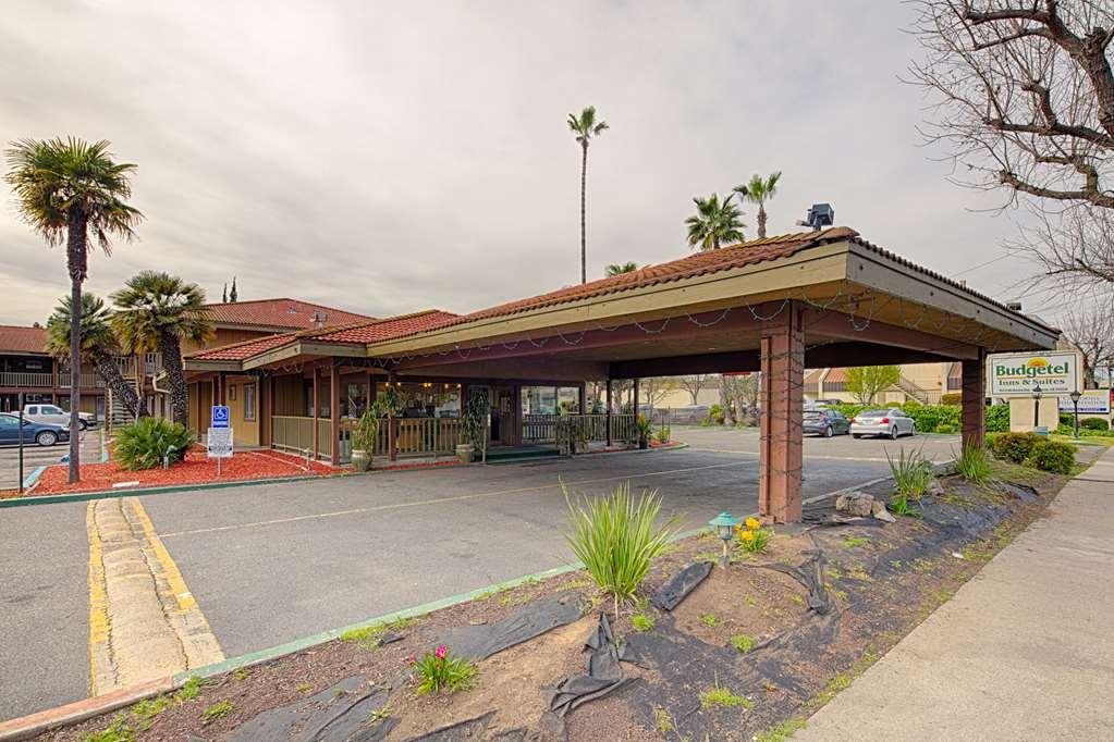 Hotel Ramada By Wyndham Modesto Yosemite Area Exteriér fotografie